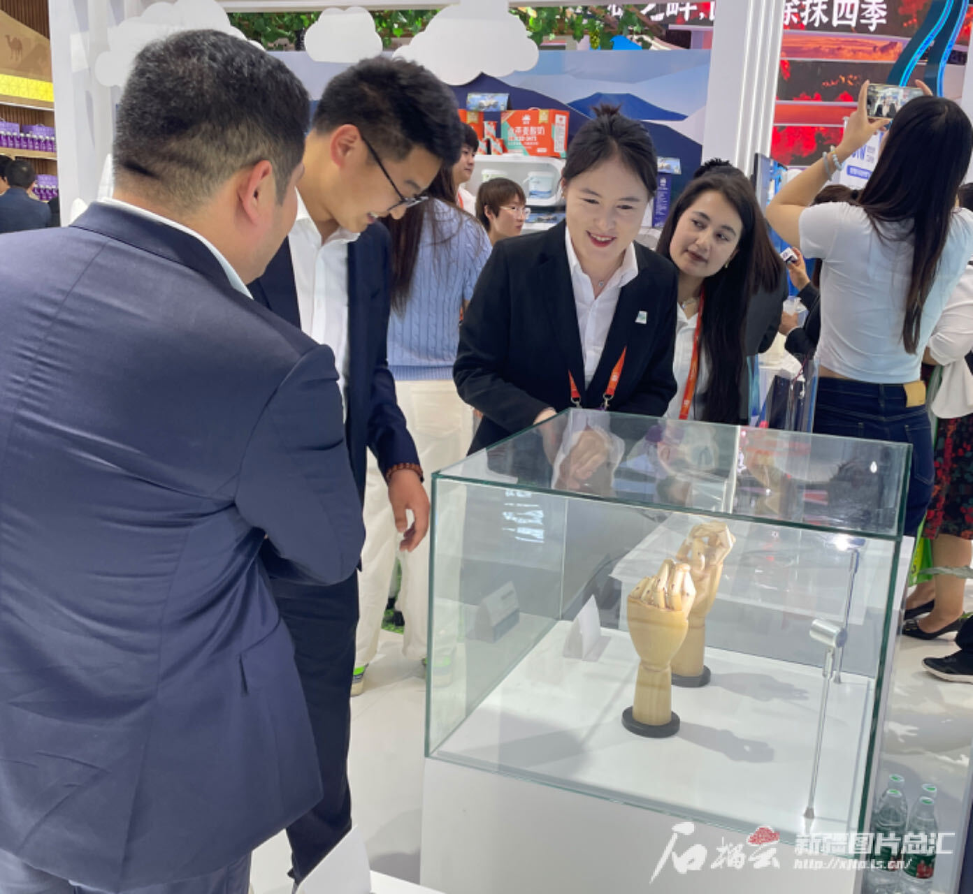 关注中国品牌日丨科技企业展示新疆“新”优势(图1)