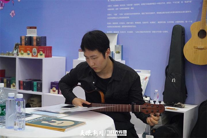 【2024中国品牌日】“吉他之都”与“爱乐之城”协奏贵州品牌的精彩浪漫(图2) 【2024中国品牌日】“吉他之都”与“爱乐之城”协奏贵州品牌的精彩浪漫(图2)