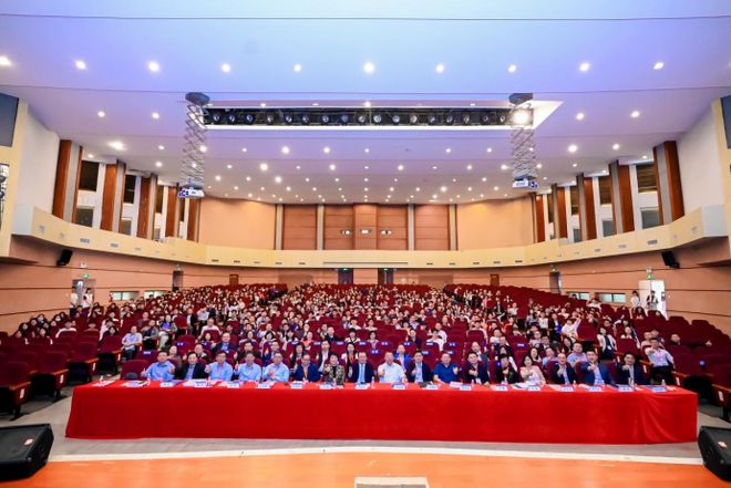 创新引领绿色智能!2024中国静电纺丝非织造材料大会在广东江门召开(图2) 创新引领绿色智能!2024中国静电纺丝非织造材料大会在广东江门召开(图2)