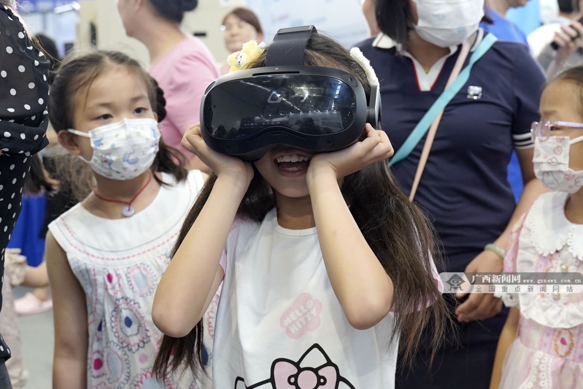 2024年全国科技活动周广西活动主场展示特色科普创新项目“吸粉”不断(图1)