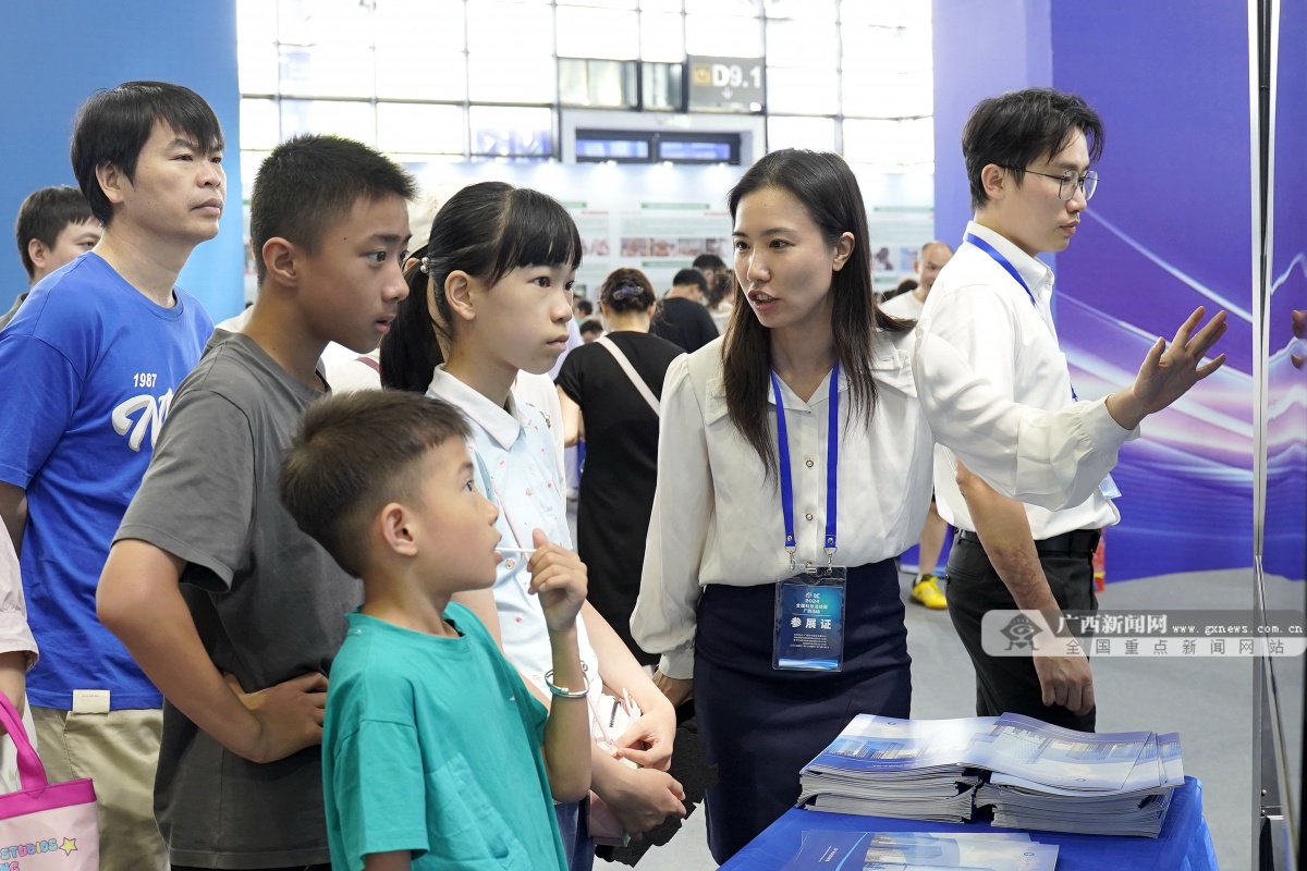 2024年全国科技活动周广西活动主场展示特色科普创新项目“吸粉”不断(图2)