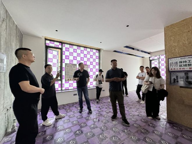 不断创新始终热爱2024年中国家装百强企业抽样调研走进兄弟装饰(图2) 不断创新始终热爱2024年中国家装百强企业抽样调研走进兄弟装饰(图2)